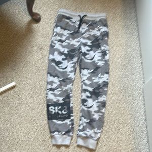 Boy camo pants size 10-11